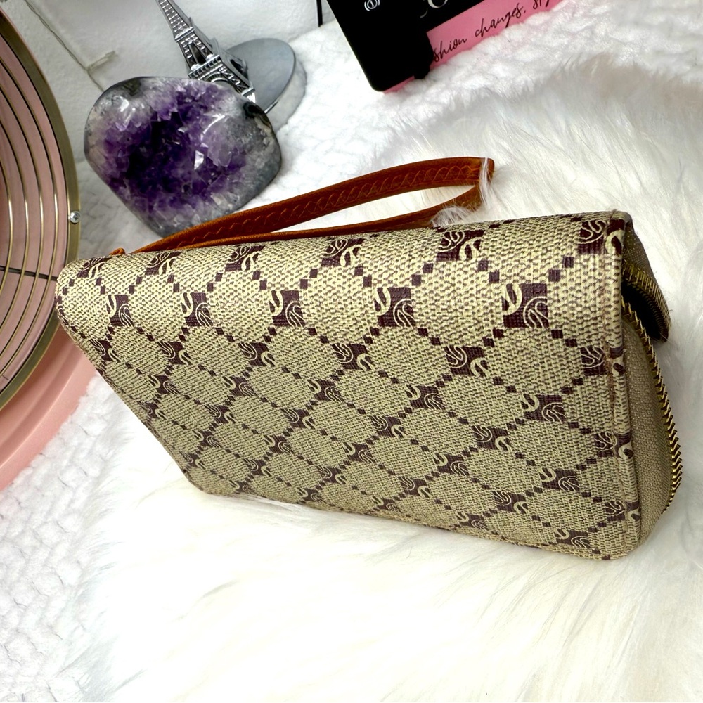 Brown Patterned Wristlet - Picture 6 of 7